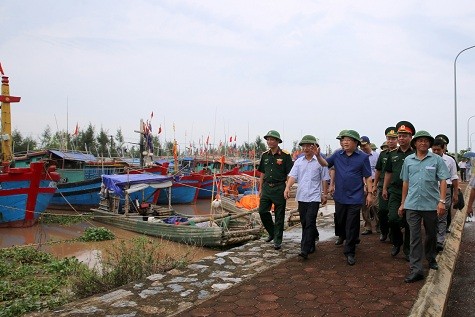 Die Vorbereitungen auf den Taifun Dianmu in einigen Provinzen in Vietnam laufen auf Hochtouren - ảnh 1
